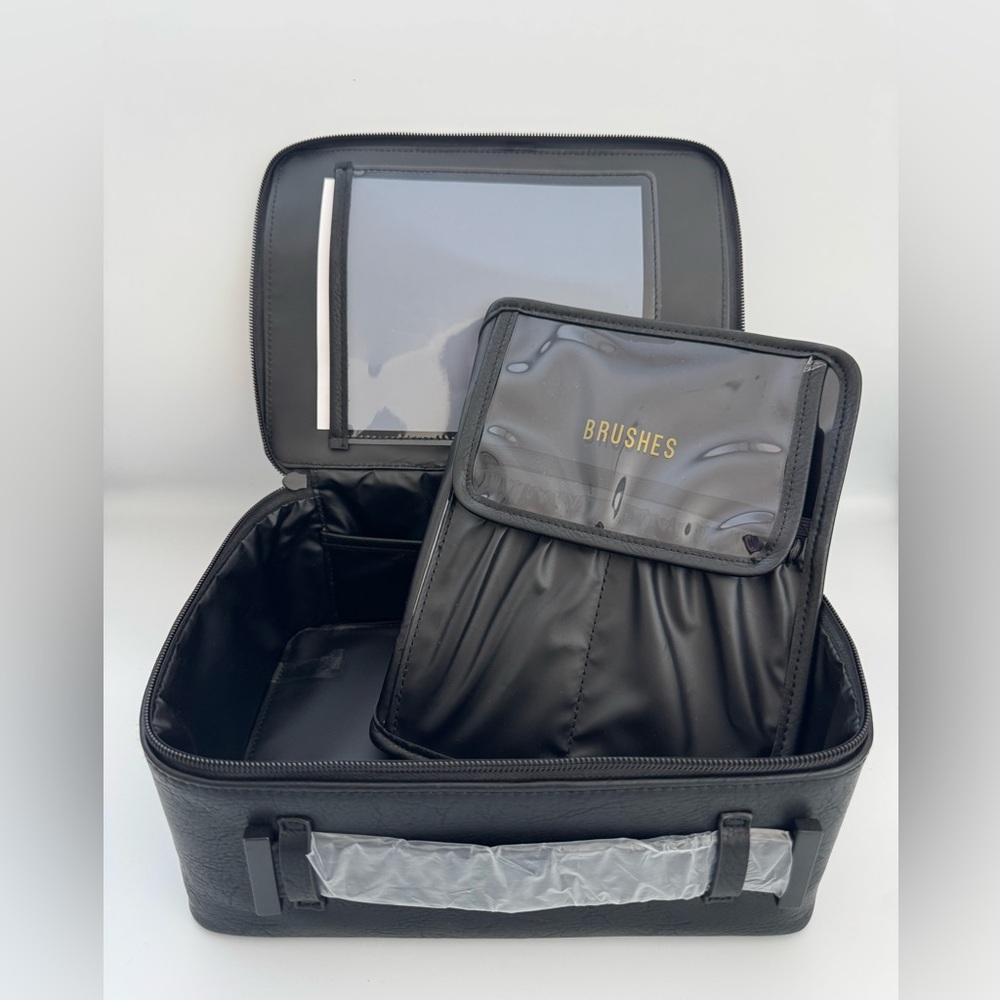BEIS- The Cosmetic Case 
in Black.   Good condition